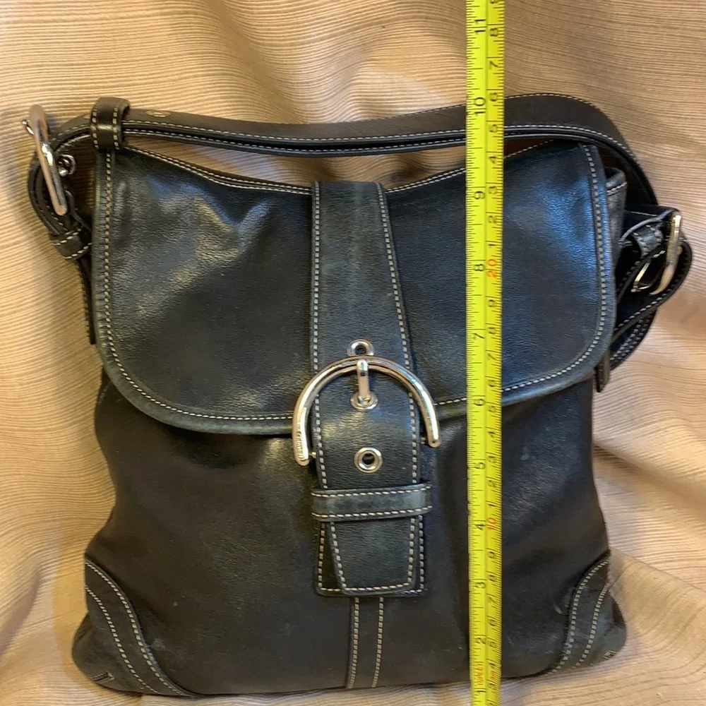 Coach vintage shoulder bag w/2 large compartments